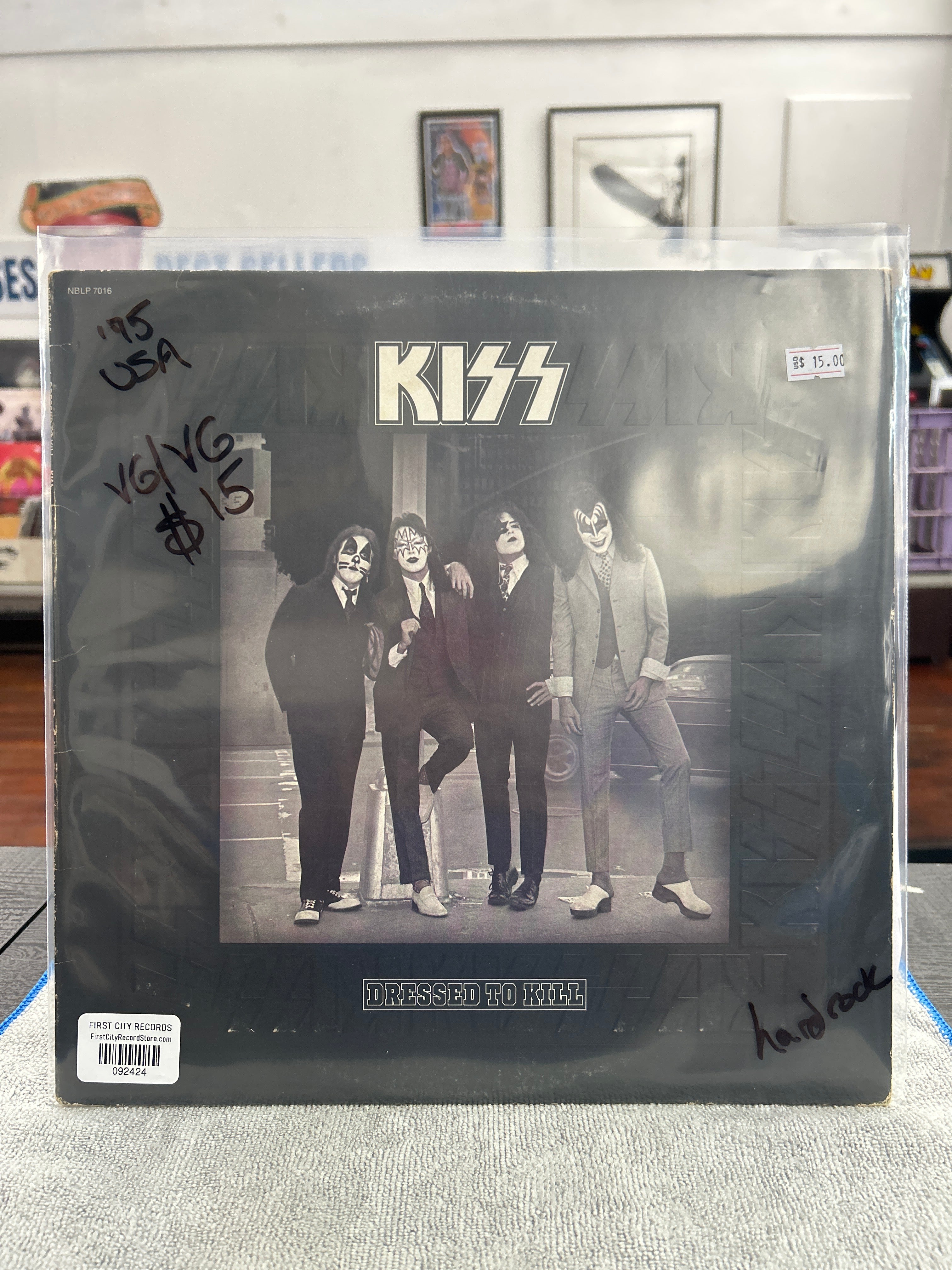 KISS - Dressed To Kill KISS - Dressed To Kill