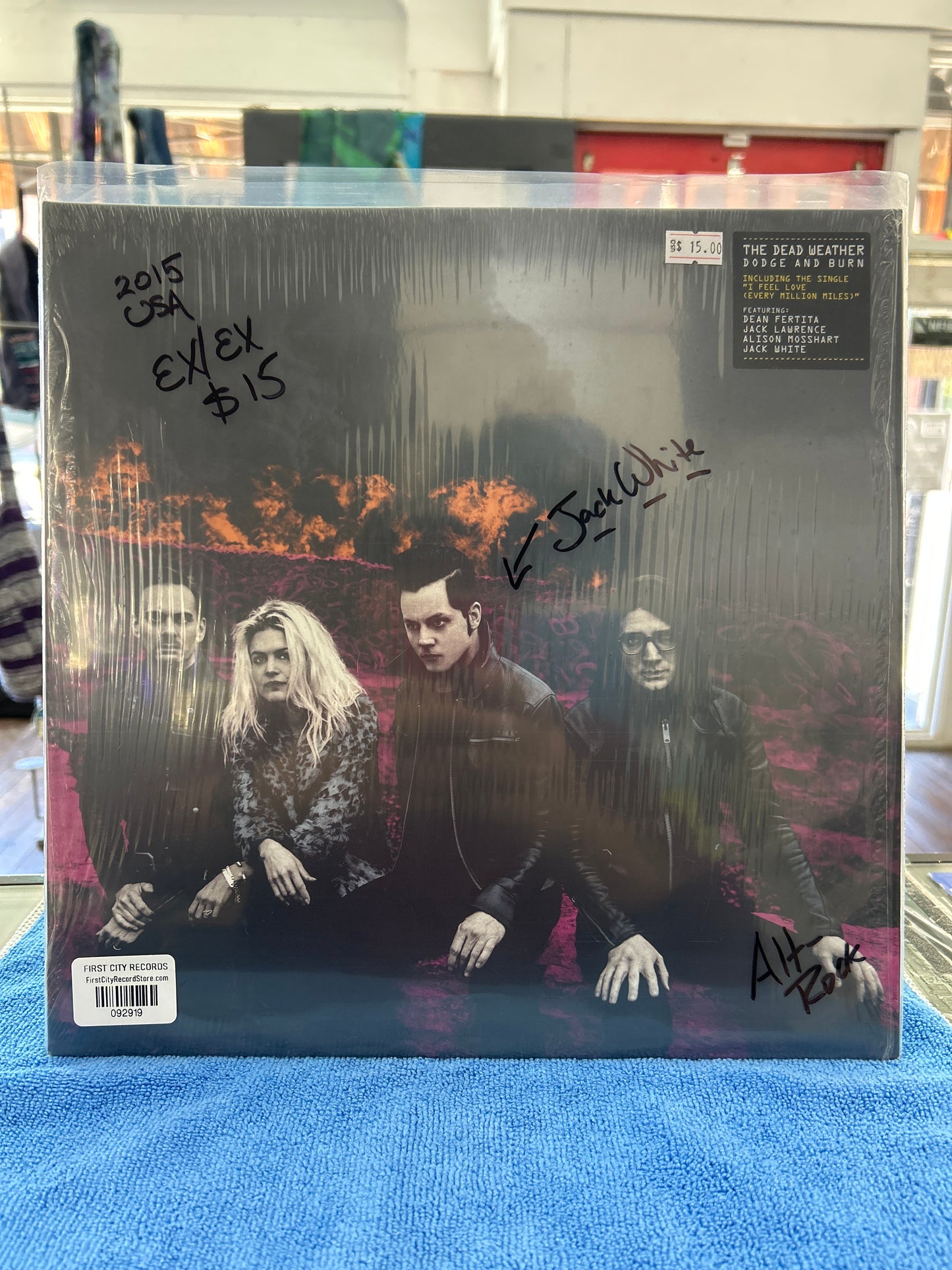 The Dead Weather - Dodge And Burn