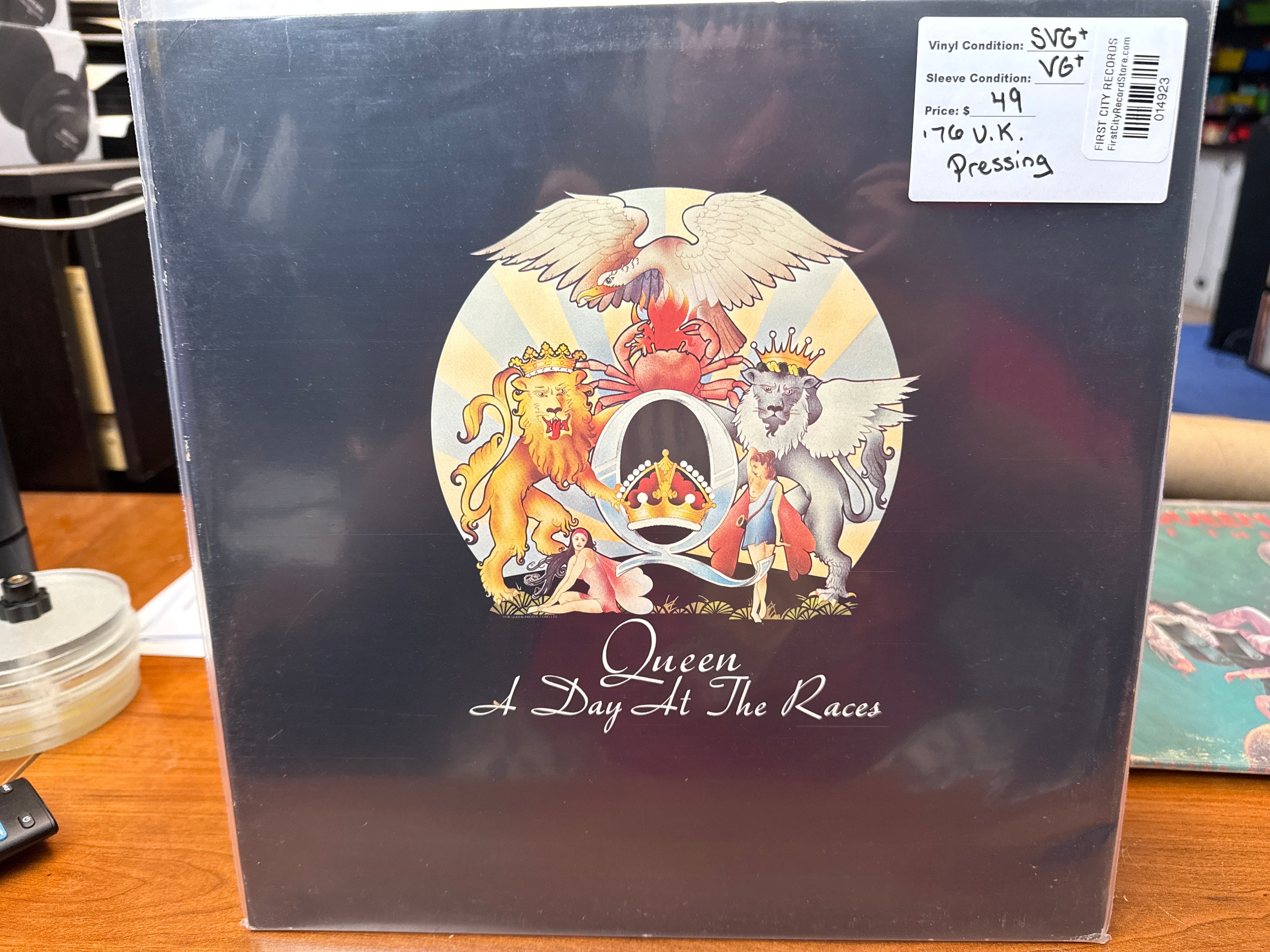 Queen - A Day at the Races (1976 U.K. Pressing, USED)