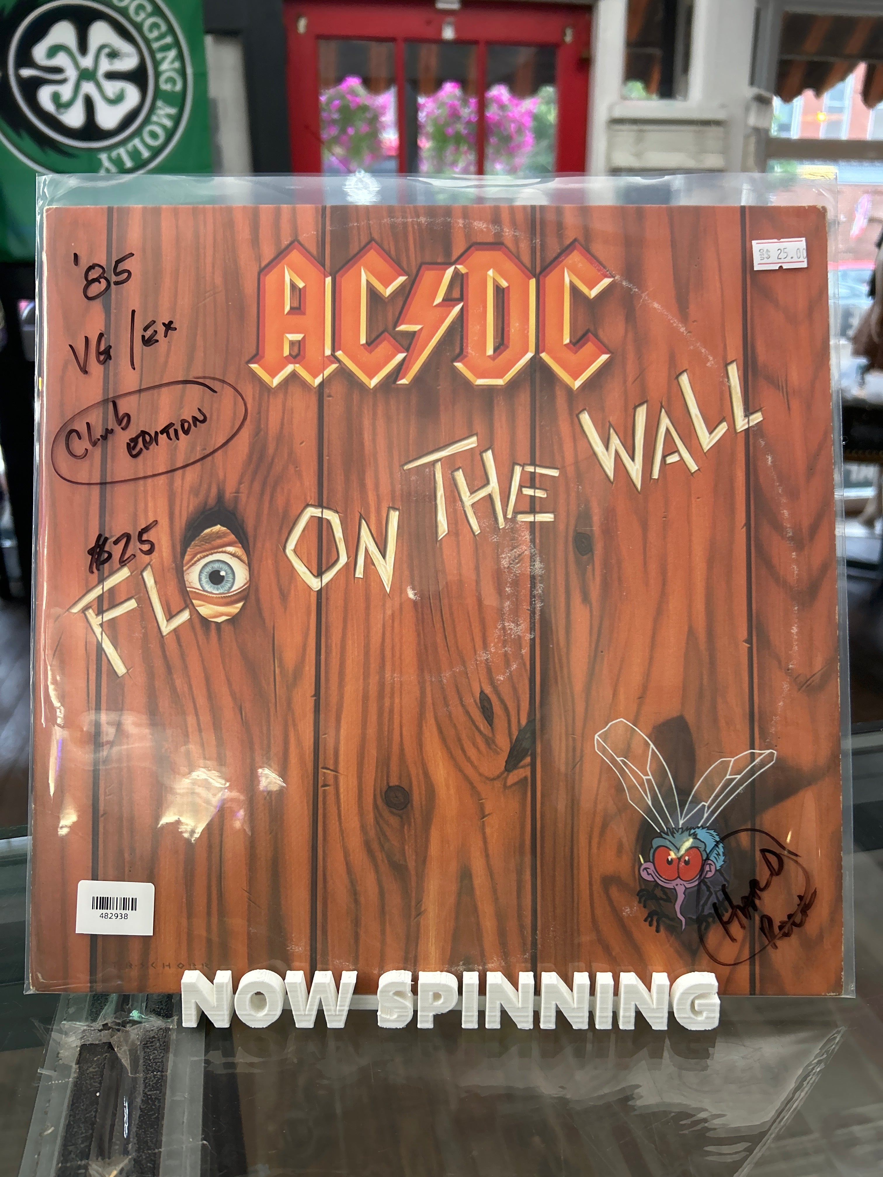 AC/DC - Fly On The Wall