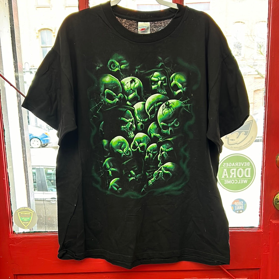 Green Skulls XL shirt