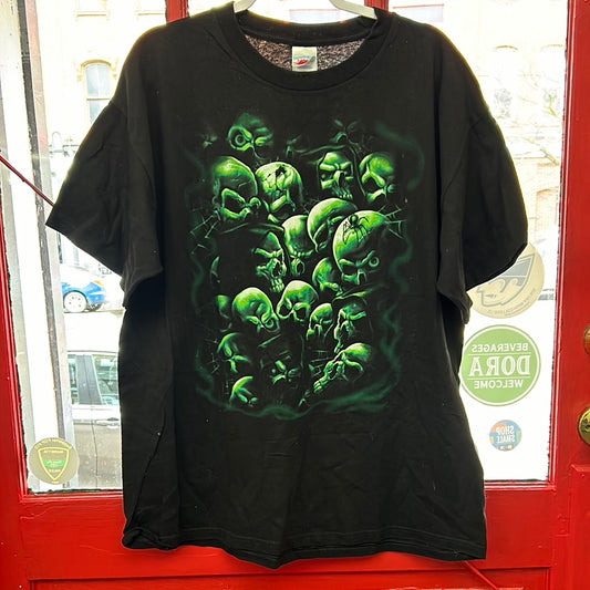 Green Skulls XL shirt