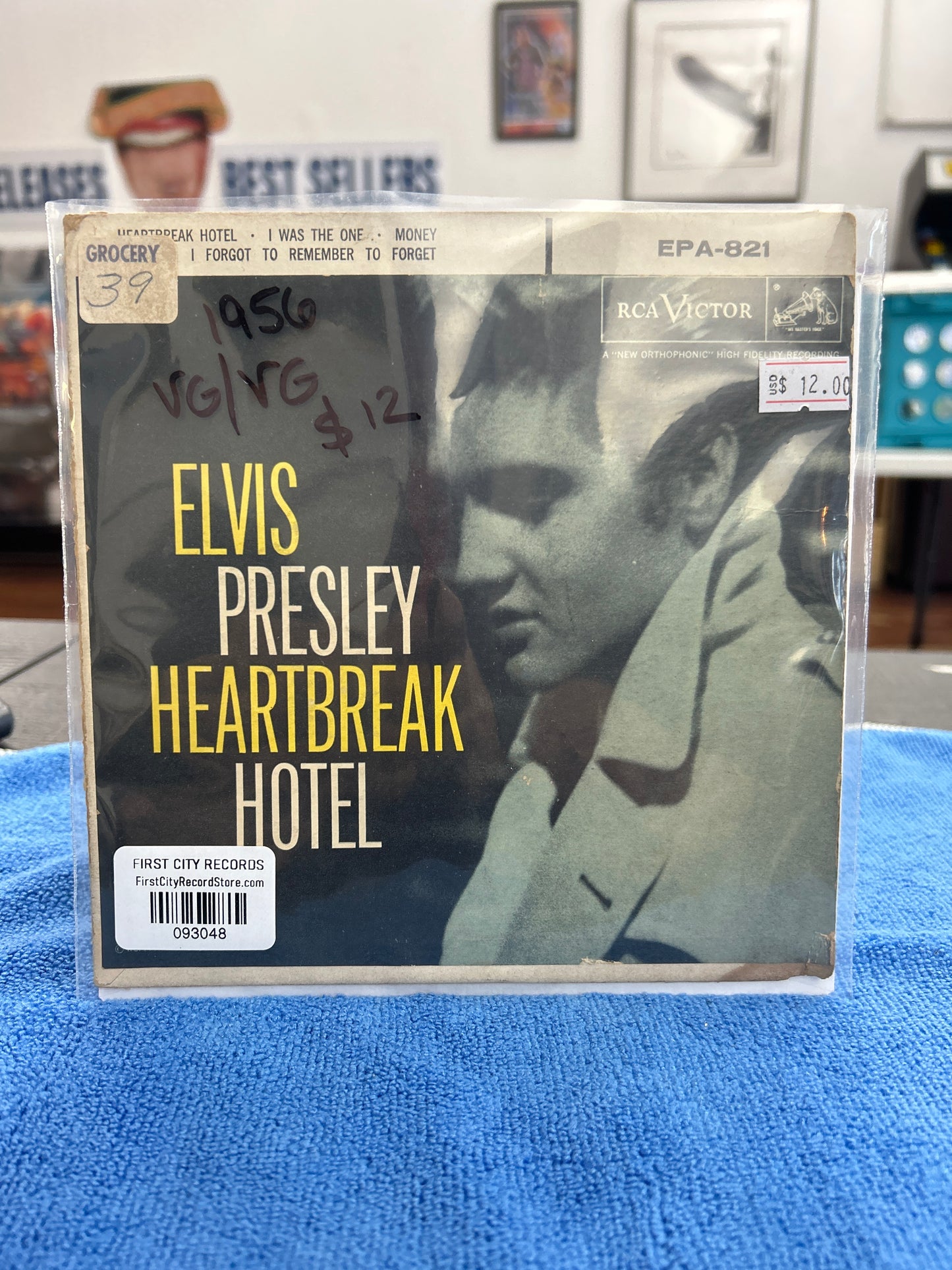 Elvis Presley - Heartbreak Hotel (single)