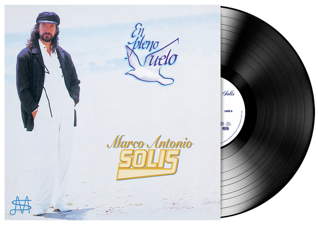 the album cover for Marco Solis  Antonio - En Pleno Vuelo