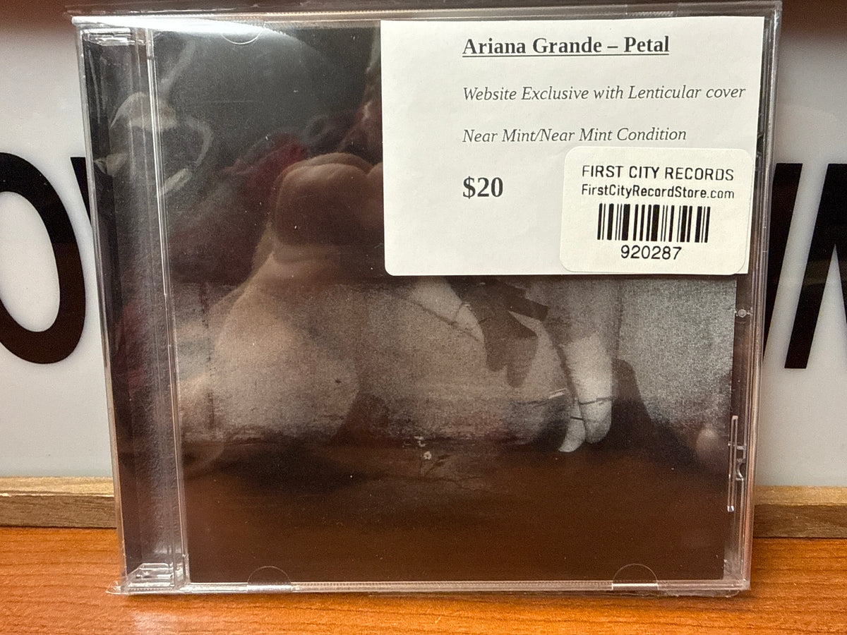 Ariana Grande - Petal (Lenticular Cover, CD)