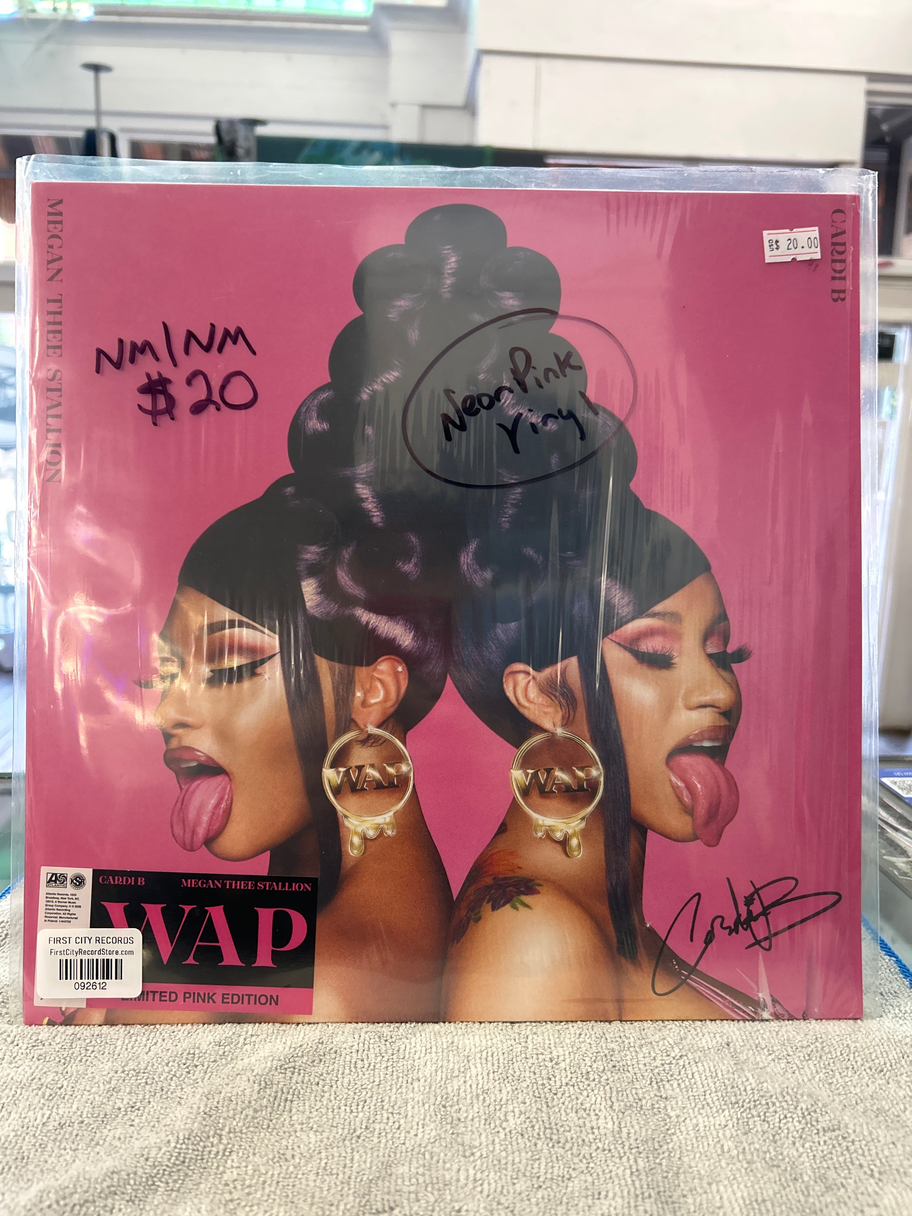 Cardi B & Megan Thee Stallion  - WAP