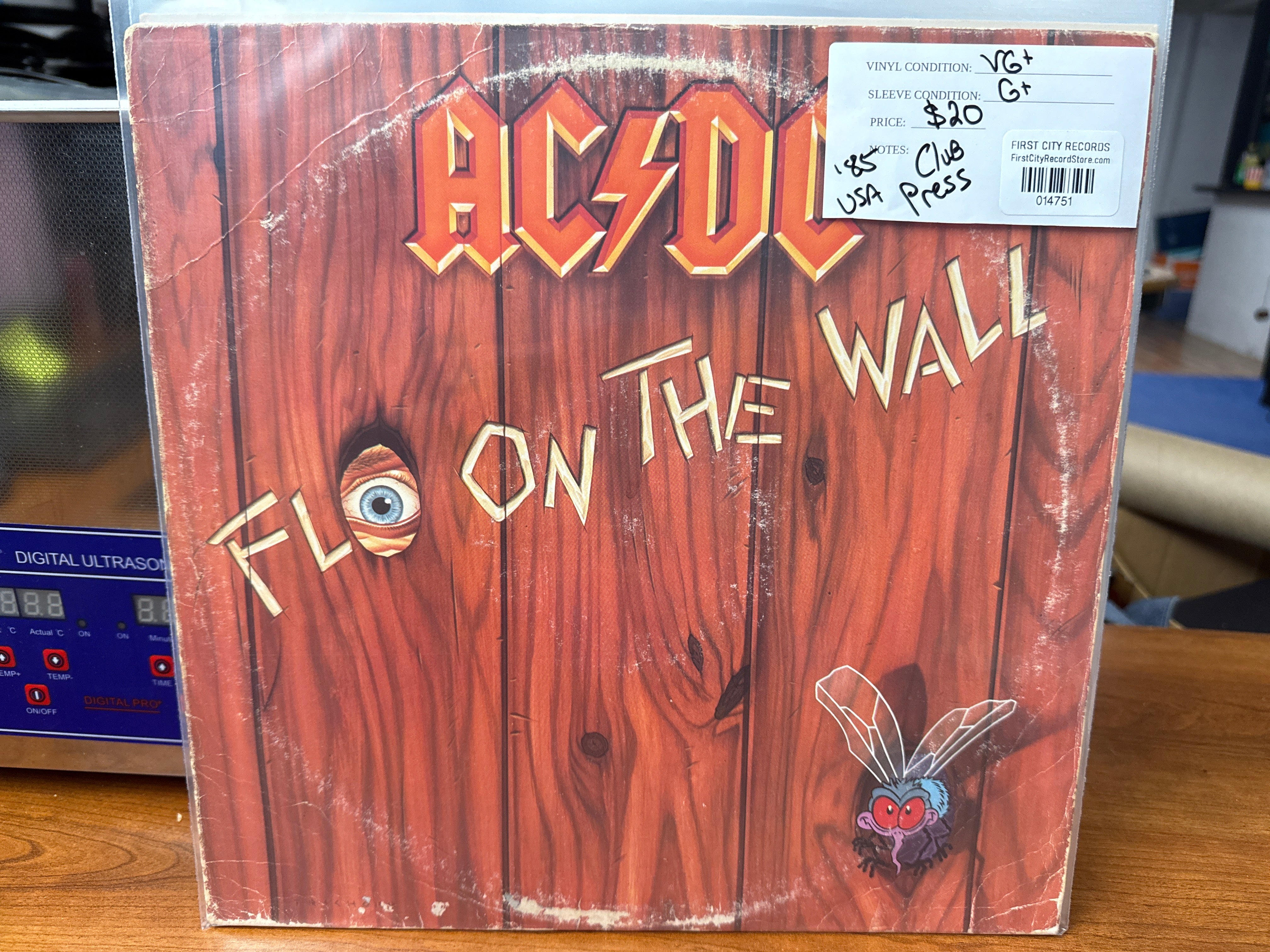 AC/DC - Fly on the Wall (1985 Club Pressing, USED)