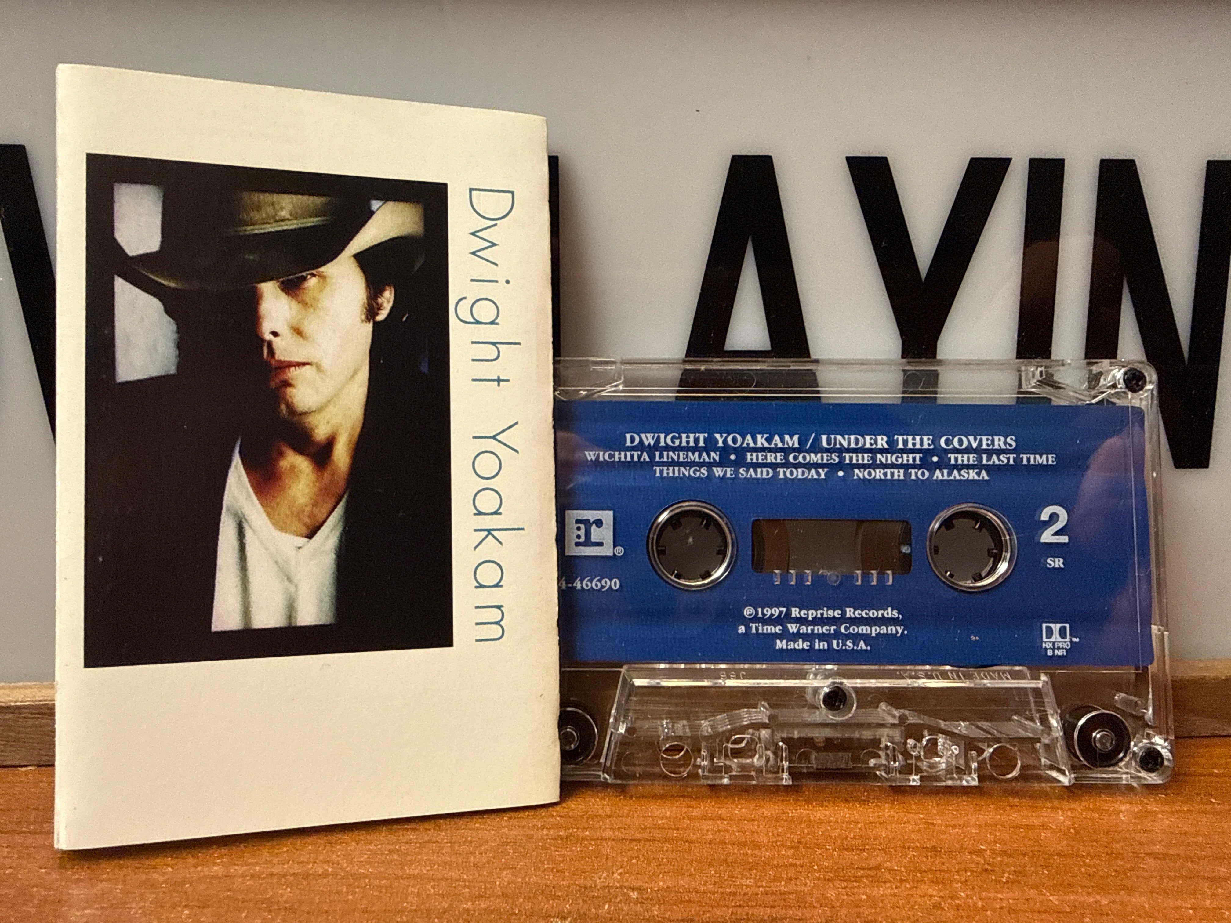 Dwight Yoakam - Under The Covers (CASSETTE)