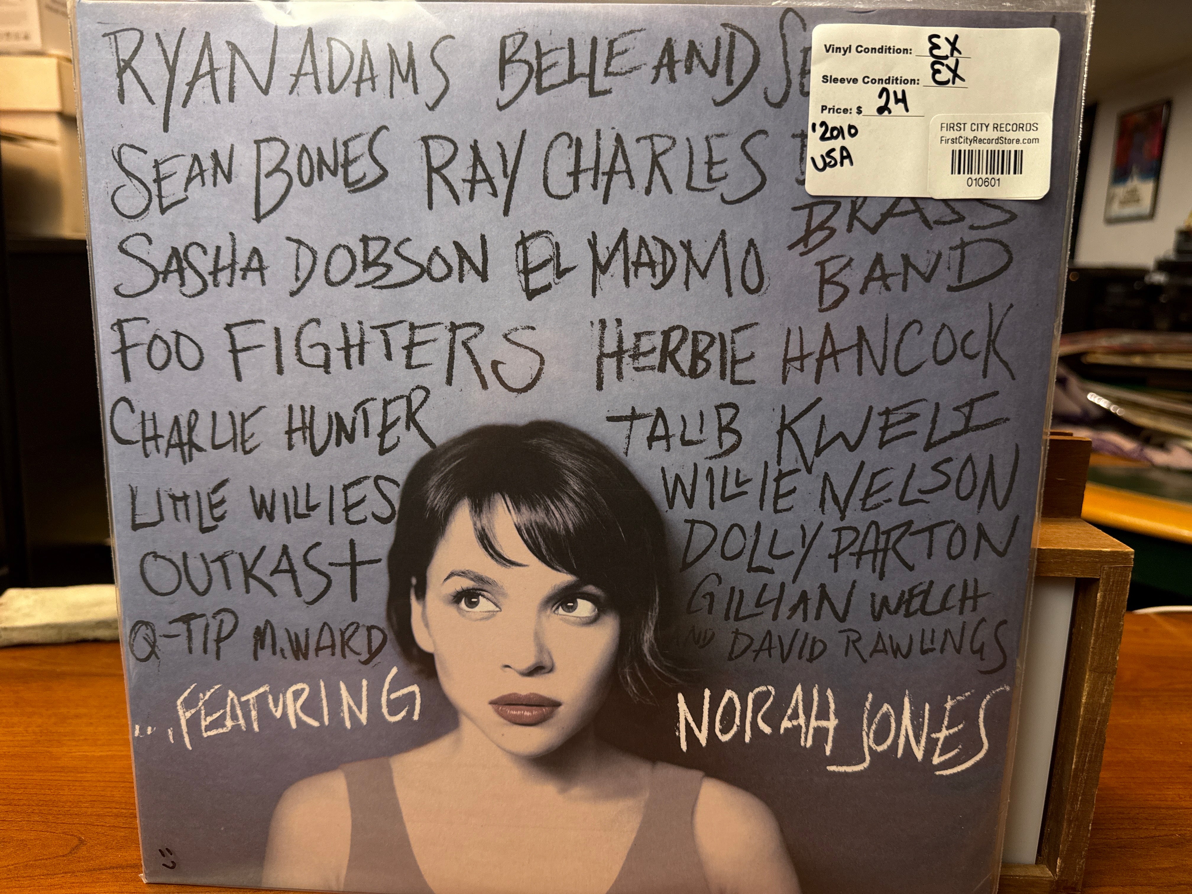 Norah Jones - Featuring... (2010, USED)
