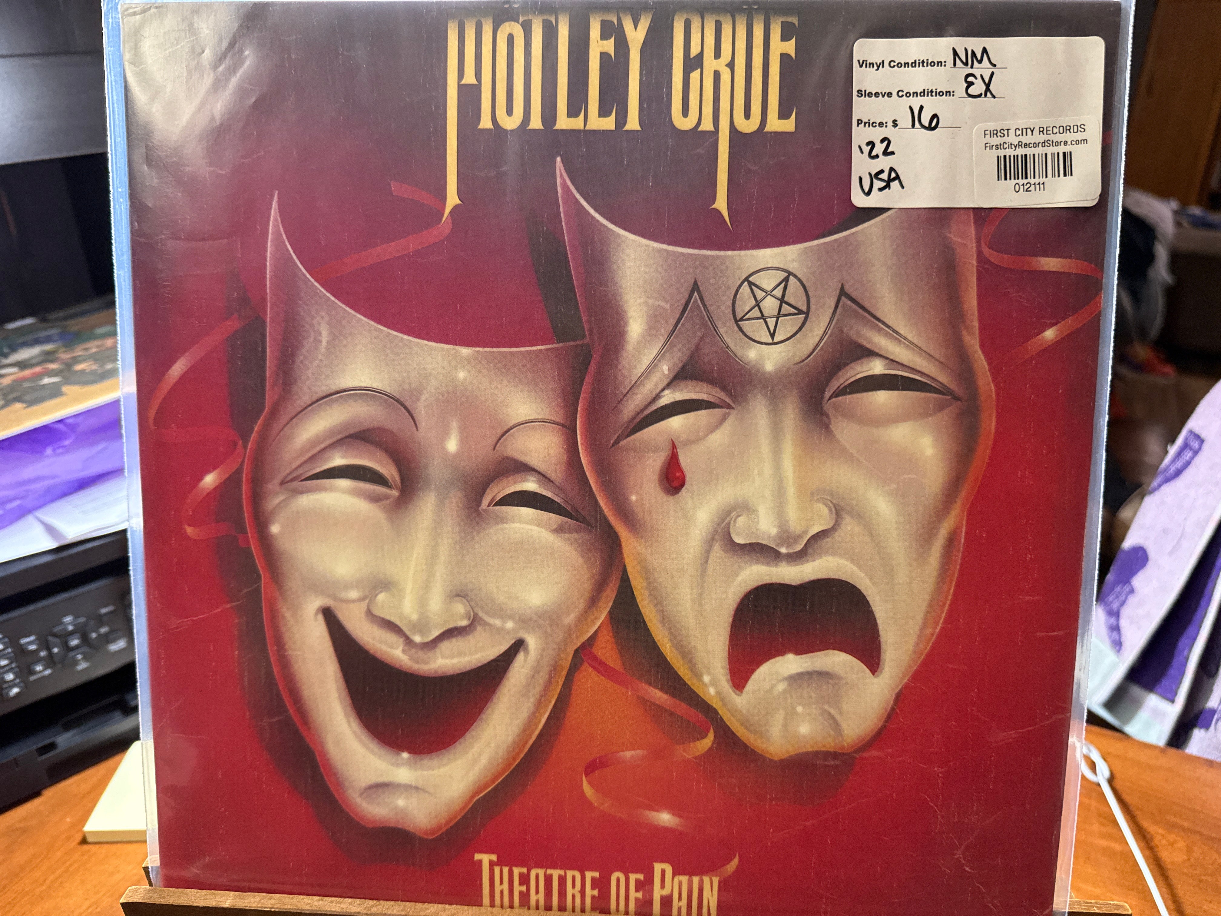 Motley Crue - Theatre of Pain (2022, USED)