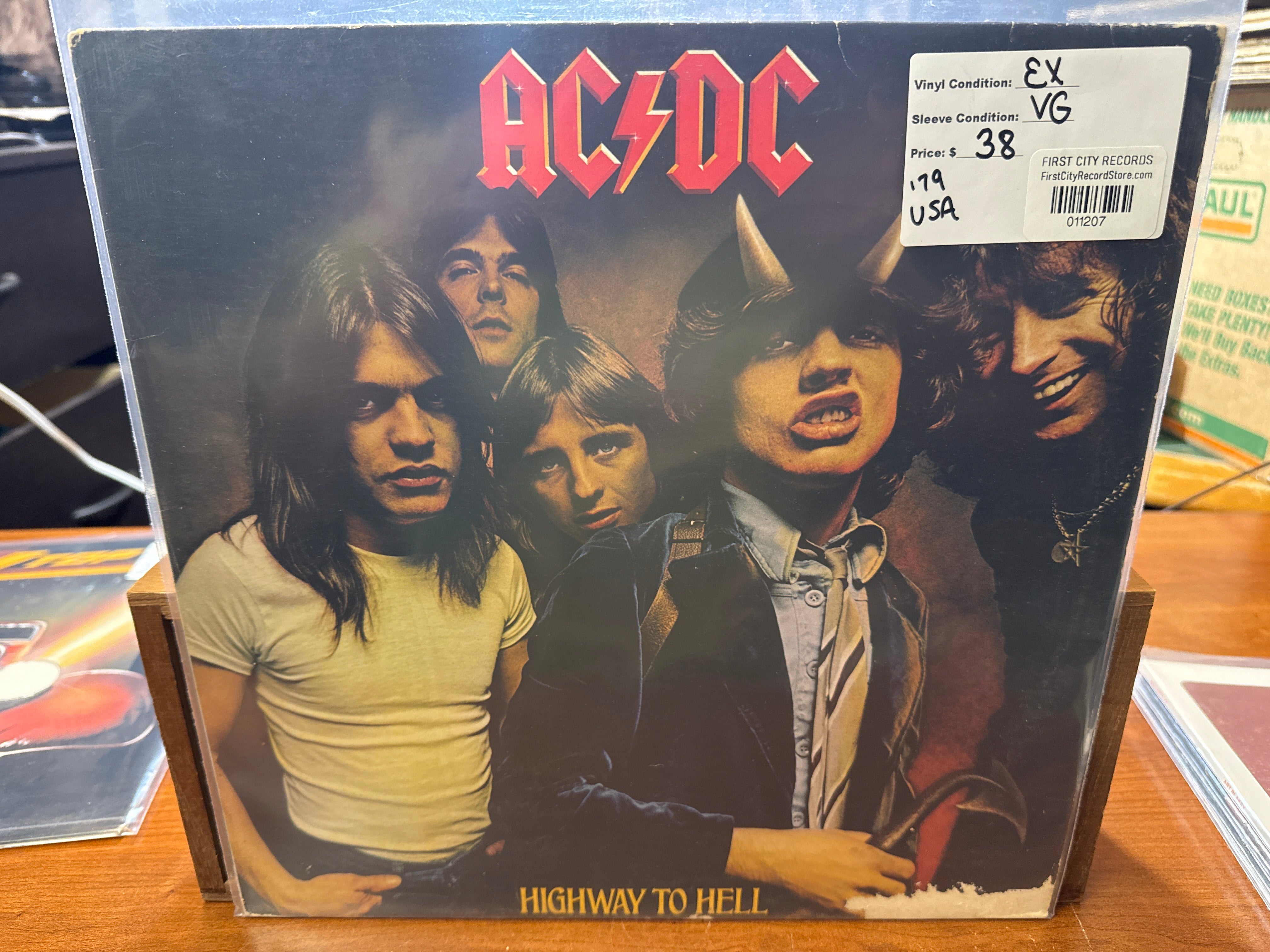 AC/DC - Highway To Hell (1979, USED)