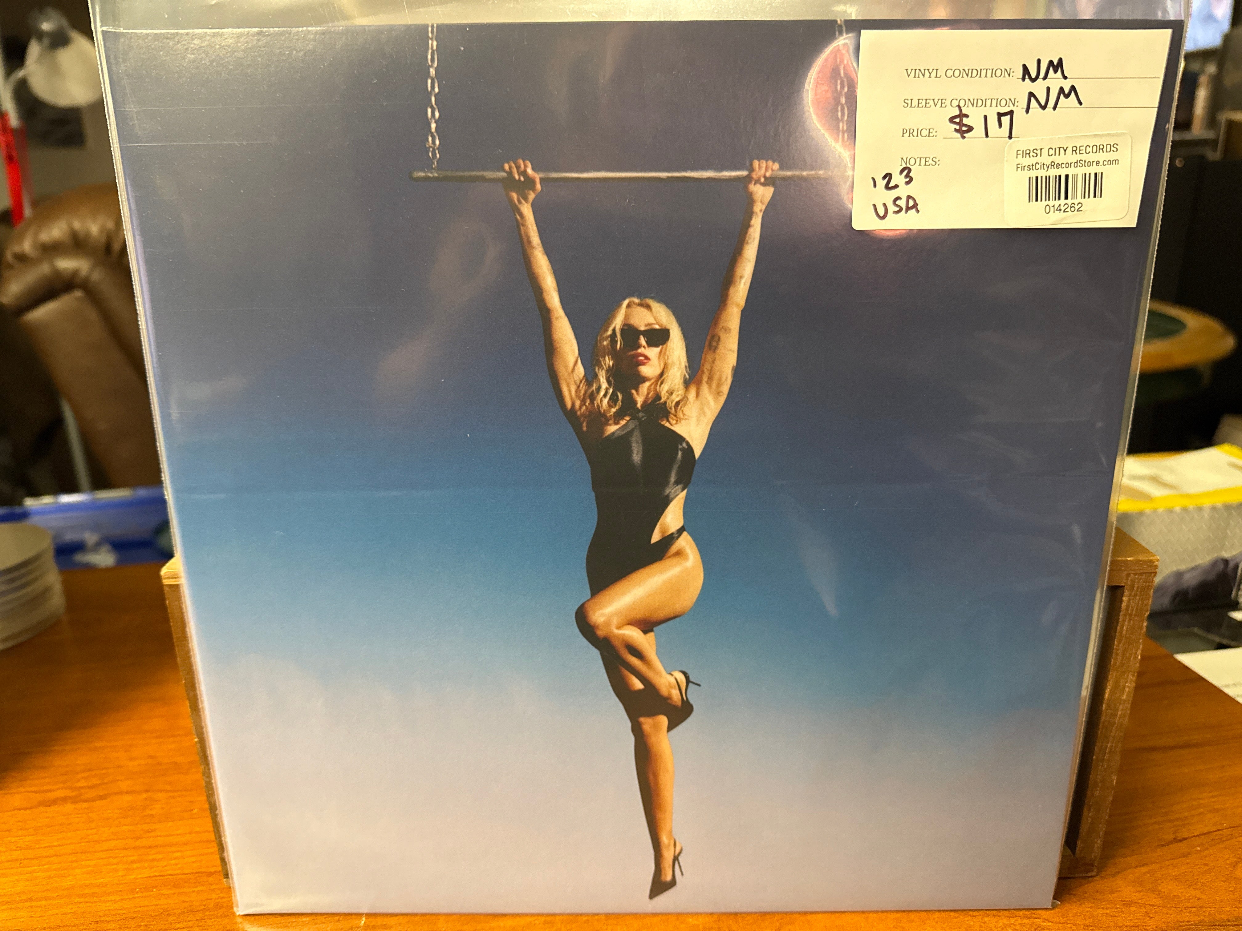 Miley Cyrus - Endless Summer Vacation (2023, USED)