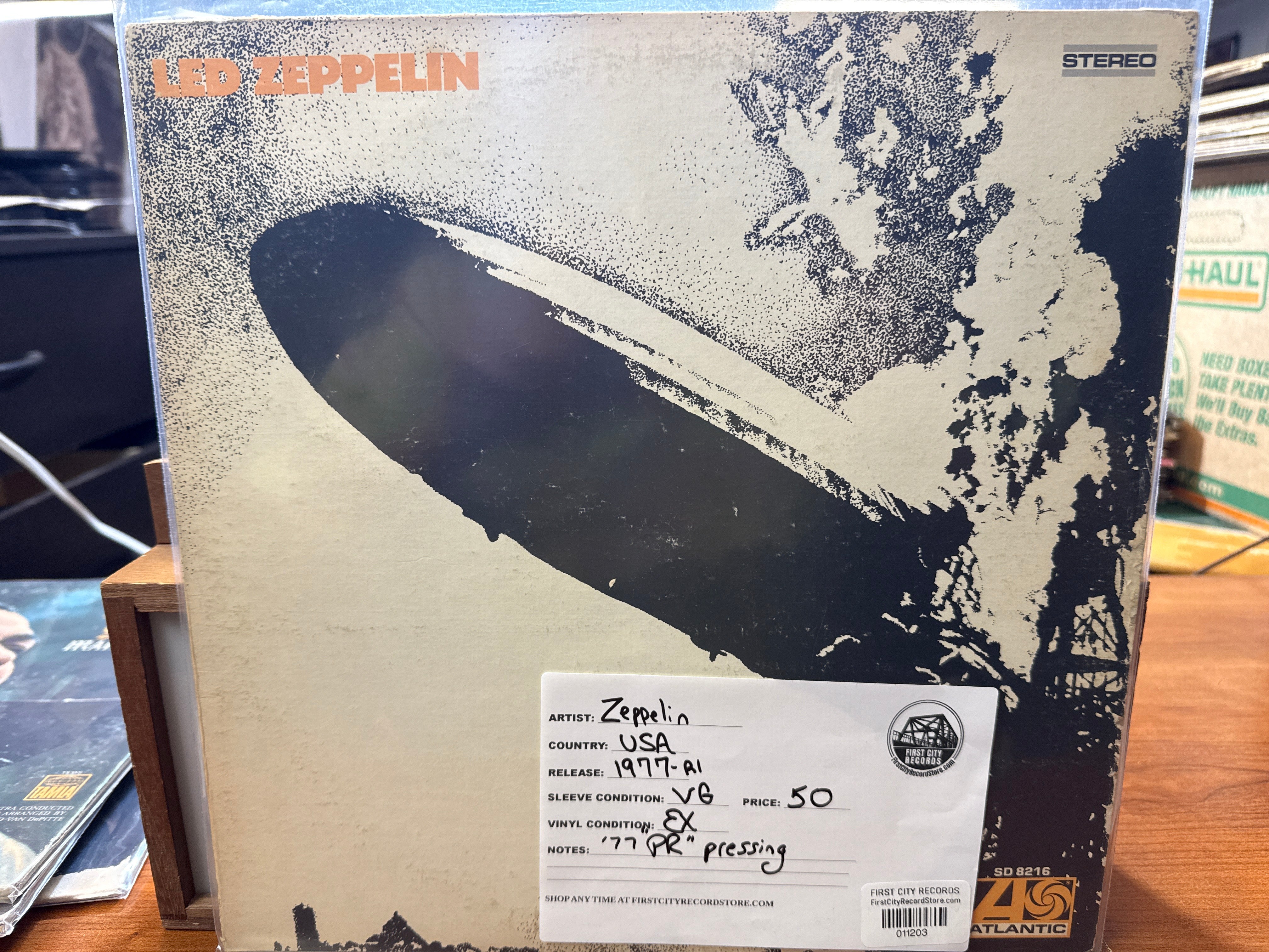 Led Zeppelin - Led Zeppelin (1977, USED)