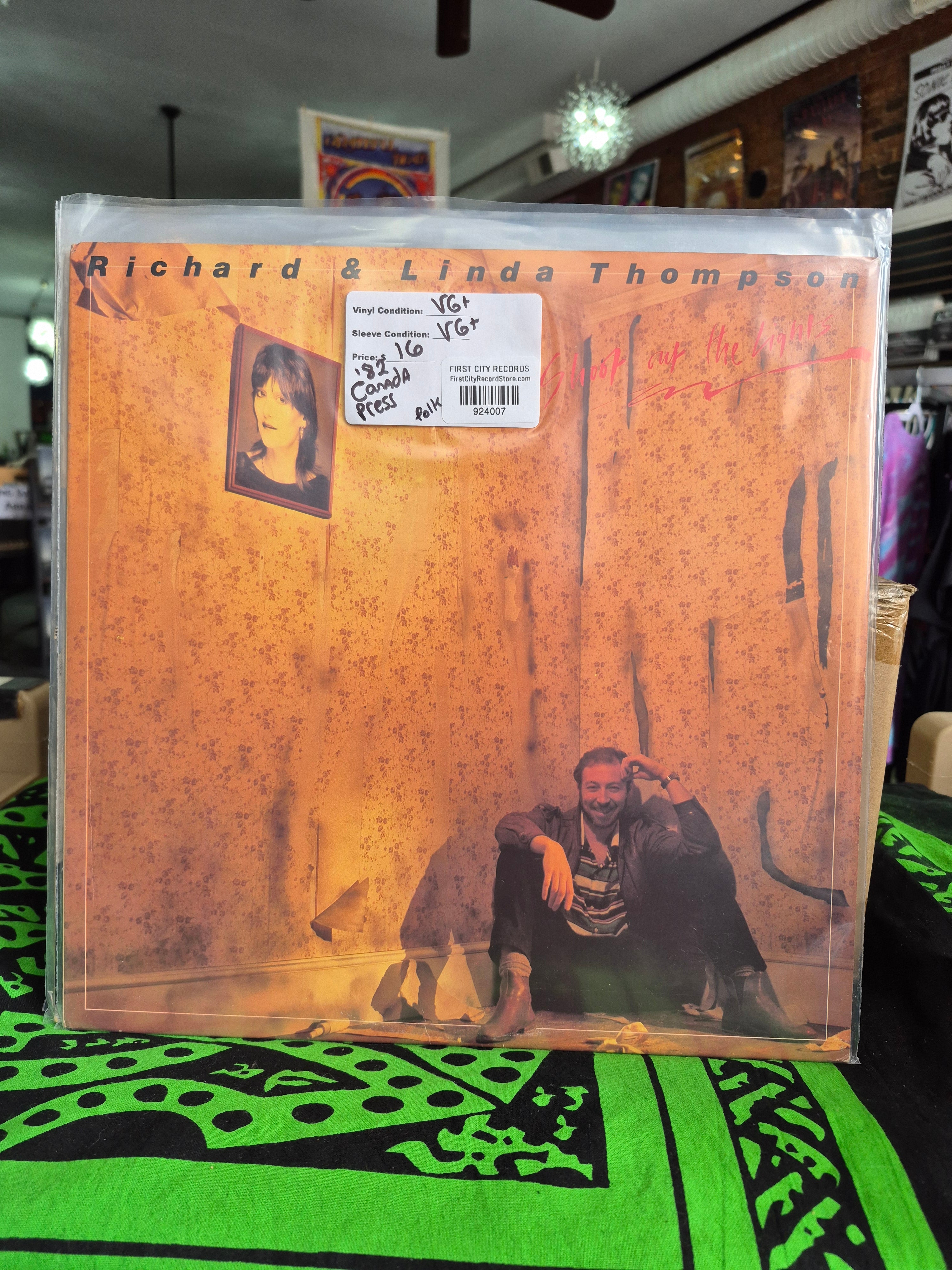 Richard & Linda Thompson - Shoot Out the Lights (1982 Canadian Pressing, USED)
